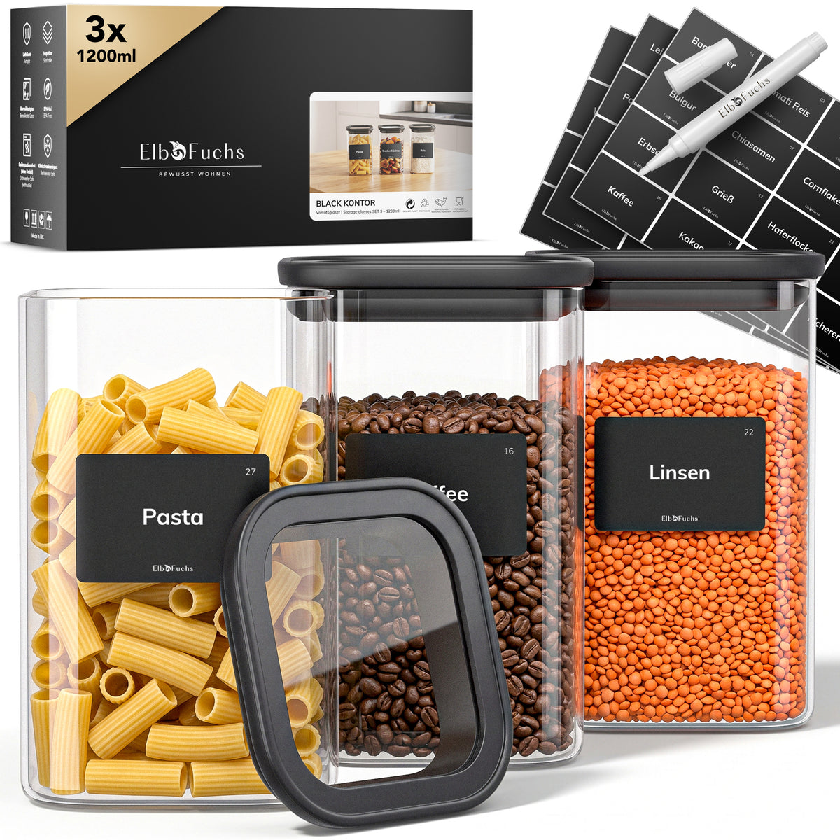 Drei ElbFuchs BLACK KONTOR Vorratsgläser à 1200 ml mit schwarzem Deckel, gefüllt mit Pasta, Linsen und Kaffee, inklusive Etiketten und Kreidestift.