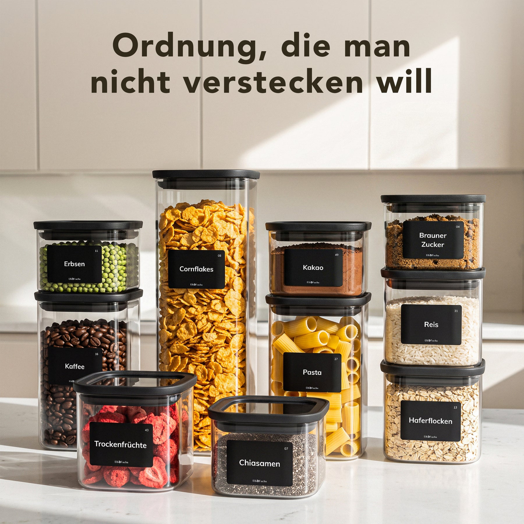 ElbFuchs BLACK KONTOR Vorratsgläser in mehreren Größen auf der Küchenarbeitsplatte, darunter die kleinen 400-ml-Gläser für Gewürze und Snacks.