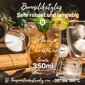Ein Longdrink mit Eiswürfeln, Minze und Limette im ElbFuchs Borosilikatglas mit der Gravur 'Merry Christmas', ergänzt durch Maßangaben von 8,3 cm Durchmesser, 12 cm Höhe, 350 ml Fassungsvermögen und einer Temperaturbeständigkeit von -30 bis 180 Grad.