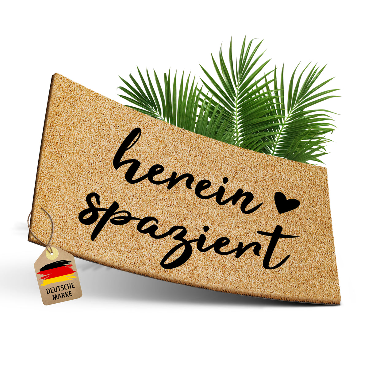 Im hellen Flur liegt die ElbFuchs Kokosfußmatte „herein spaziert“ mit Herz vor einer schmaleren Schuhmatte mit Sneakern, neben einer Vase mit Trockenblumen und einem gedeckten Esstisch im Hintergrund.