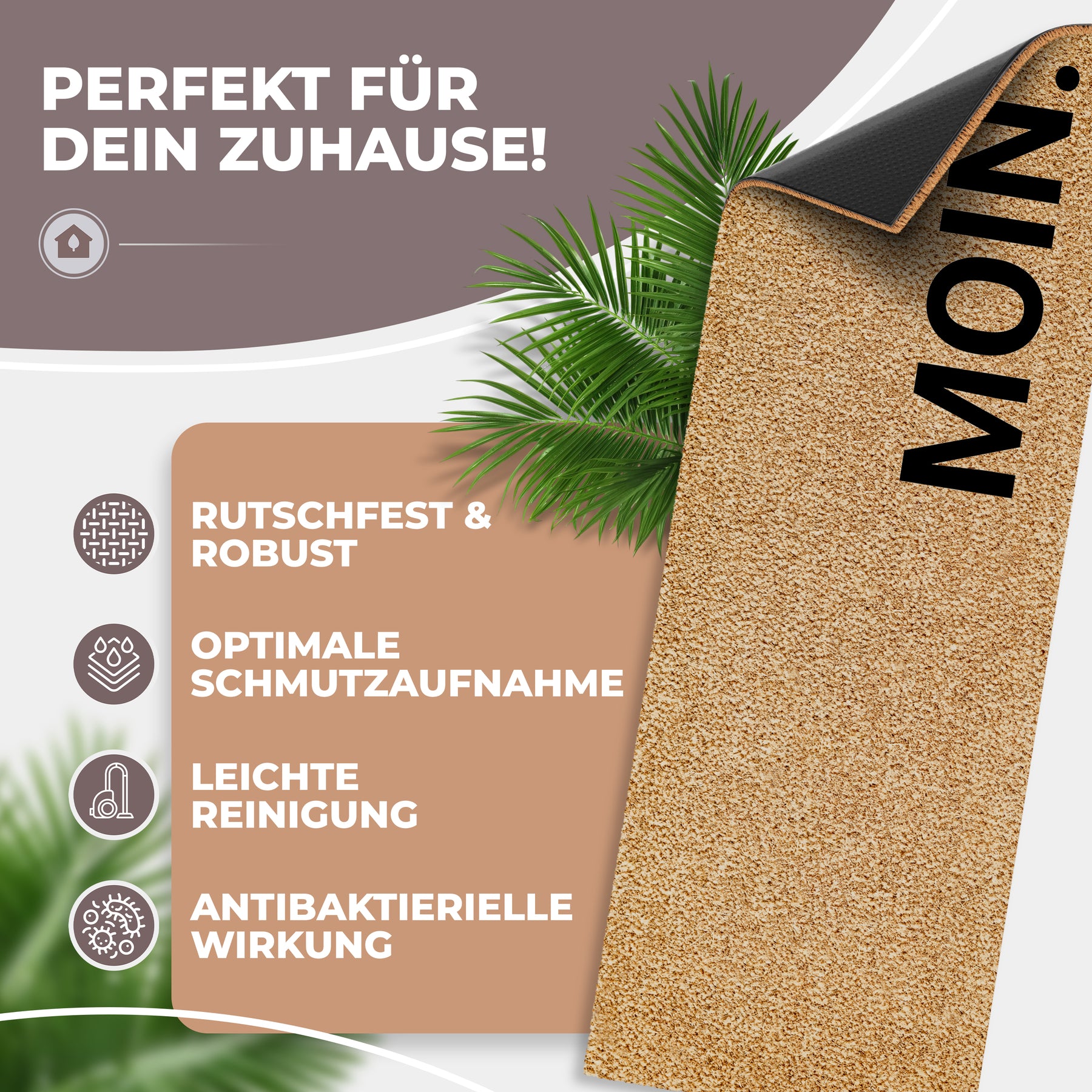 Hochgeklappte Ecke einer ElbFuchs Kokos-Fußmatte mit senkrecht angeordnetem Schriftzug 'MOIN.', die die schwarze rutschfeste Unterseite freigibt, umrahmt von Palmblättern und Icons zu Rutschfestigkeit, Schmutzaufnahme und antibakterieller Wirkung.
