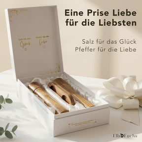 Geschenkbox Salz für das Glück, Pfeffer für die Liebe mit Gewürzmühlen aus Akazienholz