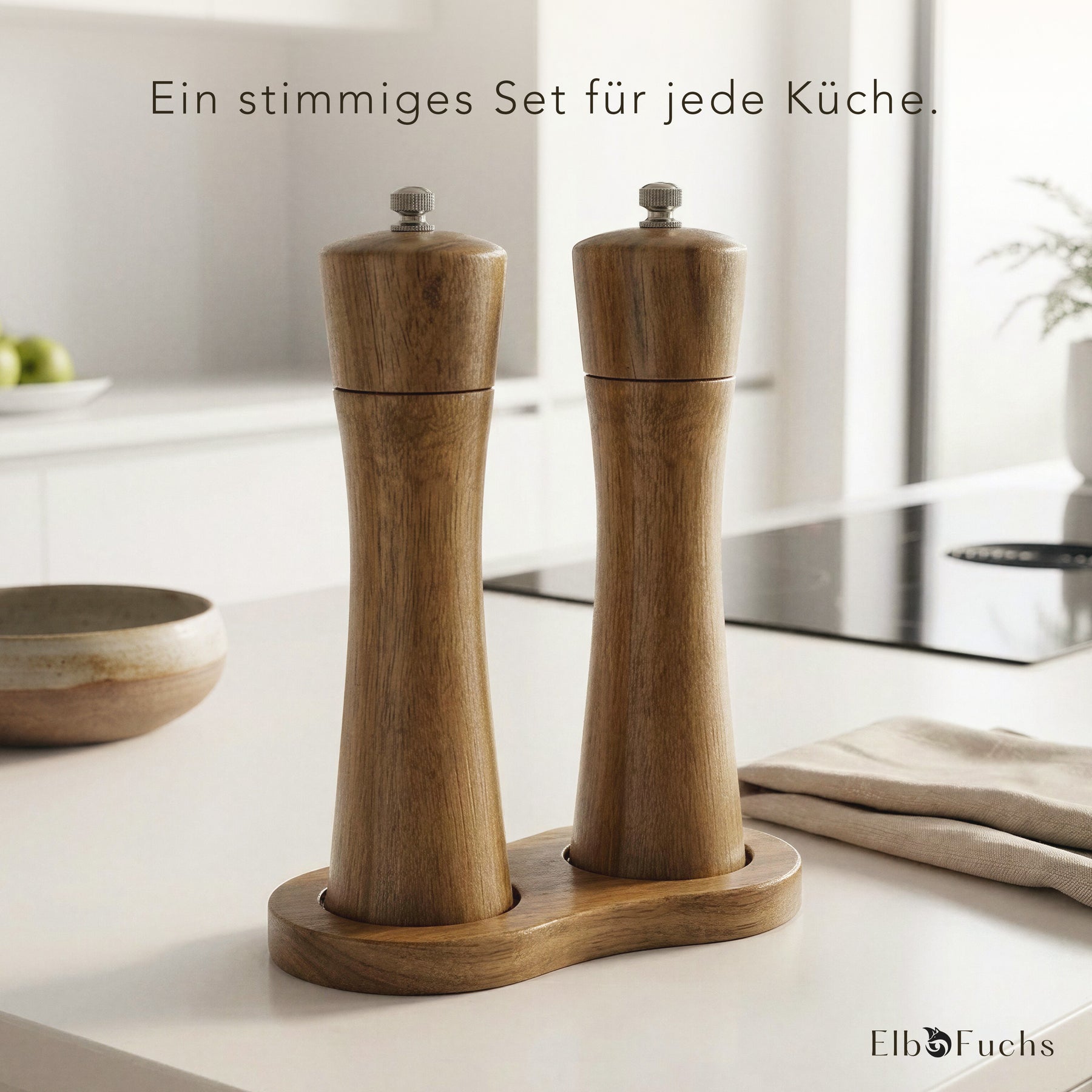 Salz- und Pfeffermühle Holz Akazie auf Untersetzer in moderner Küche