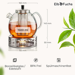 Die ElbFuchs Glasteekanne mit Edelstahlsieb und Stövchen ist mit den Maßen 160 mm Breite, 143 mm Kannenhöhe und 1500 ml Fassungsvermögen bemaßt, umgeben von frischen Teeblättern und Symbolen für Borosilikatglas, BPA-Freiheit und Spülmaschinenfestigkeit.